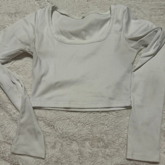 Long Sleeve White Cropped Tee SIze small 🔴 - Picture 1 of 1